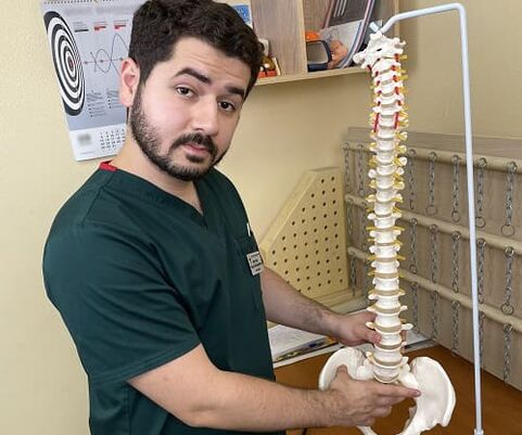 Dacă aveți dureri de spate, ar trebui să consultați un medic generalist sau un neurolog. 